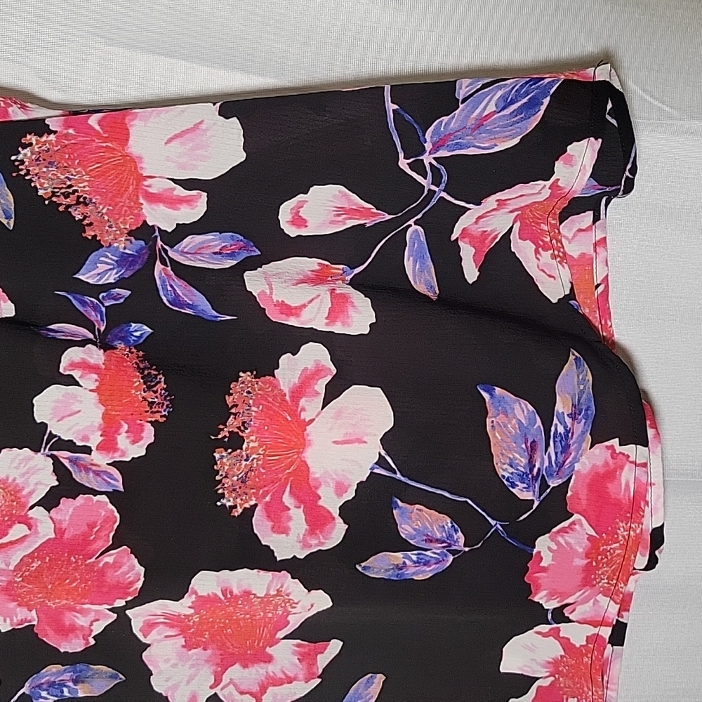 Elle XL Black & Pink Floral Top - Picture 2 of 9